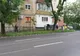 Accident mai puțin obișnuit, mașină ajunsă pe trotuar