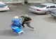 Femeie de 81 de ani, tâlhărită de un tânăr care i-a smuls lanțișorul de aur de la gât.  Video!