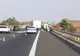 Trafic restircționat pe autostradă după ce o remorcă s-a răsturnat din cauza vântului