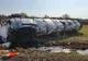 Operatiune dramatică de salvare după ce o cisternă plină cu bitum fierbinte s-a răsturnat 